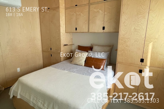 Photo - 613 Emery St W