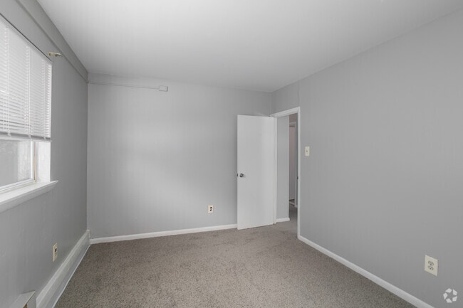 2BR, 1BA - 840SF - 1st Bedroom
