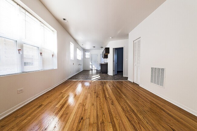 Photo - 7938 S Hermitage