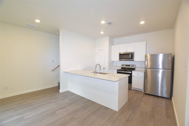 Building Photo - 1230 3rd Ave N Rental