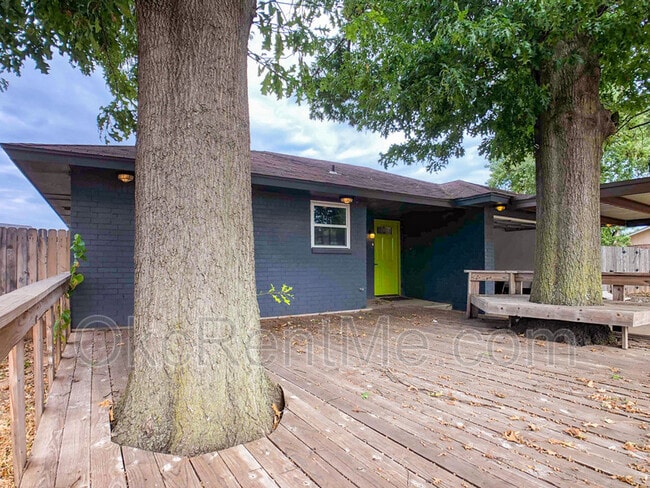 Photo - 805 N Markwell Ave