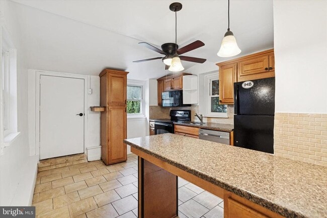 Photo - 135 E Miner St