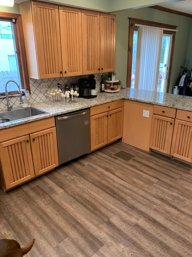 Photo - 713 E Elm St