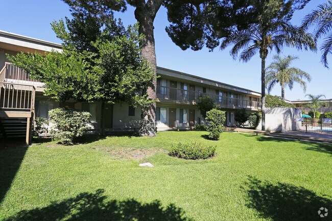 Photo - Courtyard Apartments