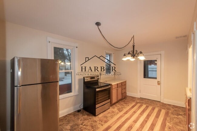 Building Photo - 867 8th Ave SE Unit 2 Rental