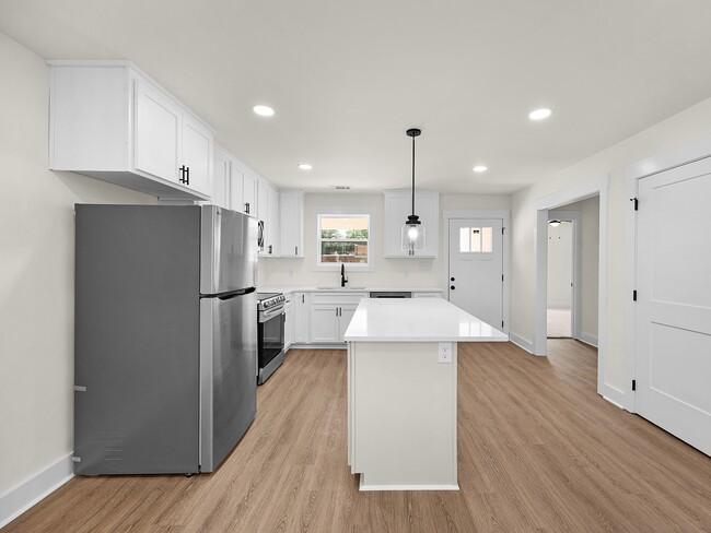 Photo - 161 W Grand St