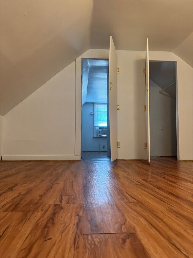 Photo - 1334 Main St