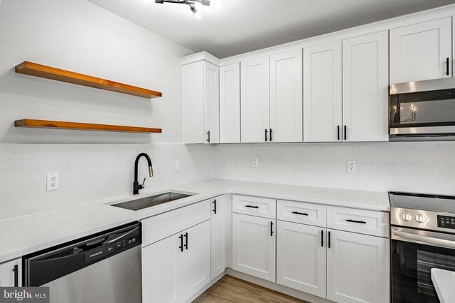 Photo - 61 Pennsylvania Ave