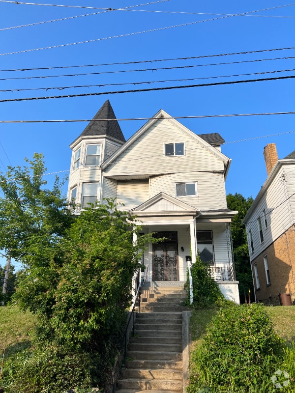 Building Photo - 627 College St Rental