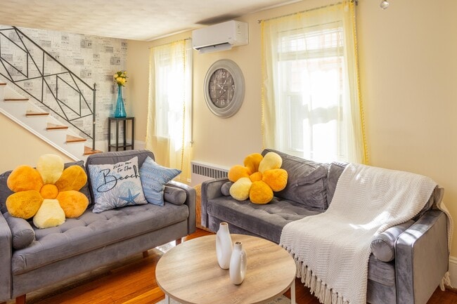 Building Photo - 85 Beach Rd