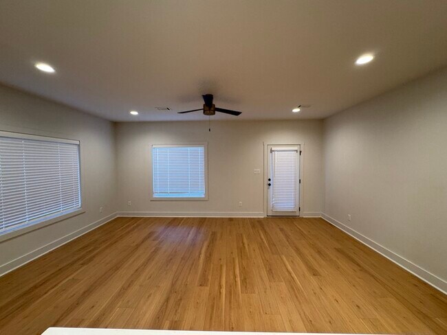 Photo - Newer 3 bedroom 2.5 bathroom townhome in H...