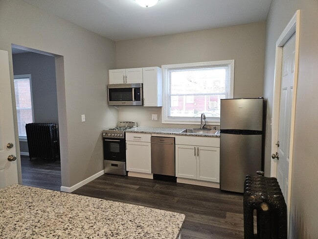 Photo - 720 Broad St Unit 3