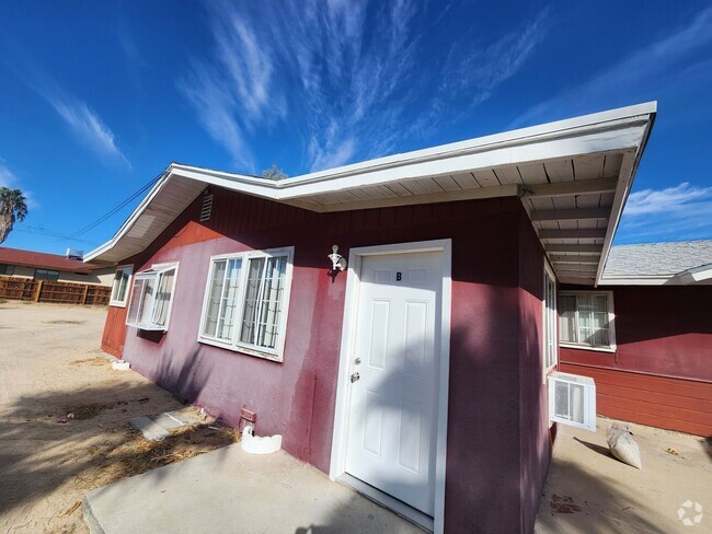 Building Photo - Two Bedroom Duplex in Downtown 29 Palms! Rental