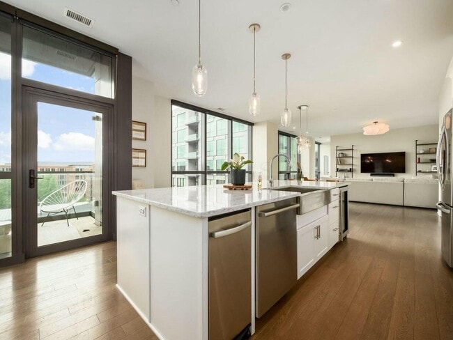 Photo - 250 W Spring St Unit 713