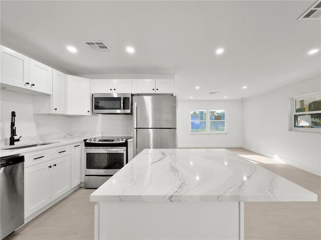 Photo - 941 Kathy St