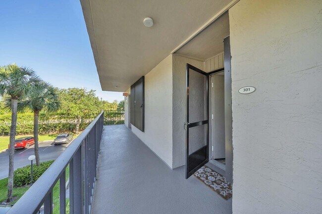 Photo - 17 Royal Palm Way Unit 3010