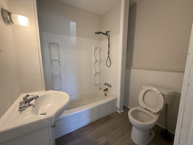 Photo - 166 Sydenham St