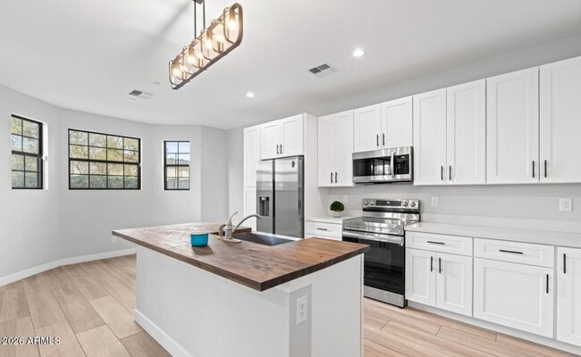 Photo - 2601 N 27th St