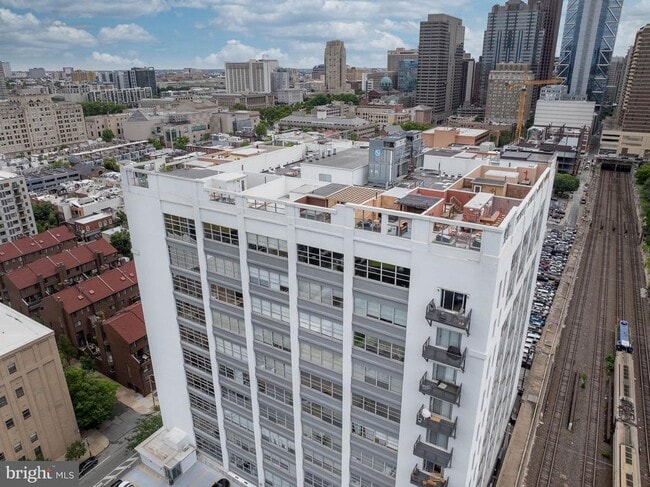 Photo - 2200 Arch St Unidad 705