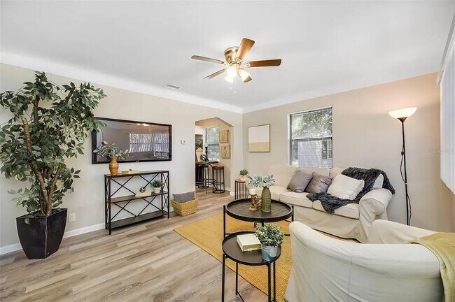 Photo - 408 61st Ave NE
