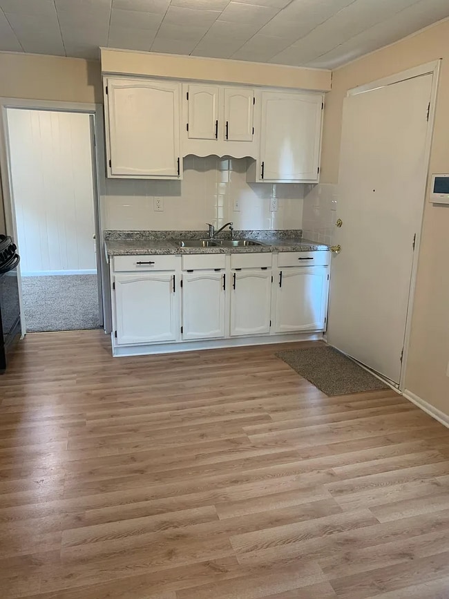 Photo - 723 Conway St