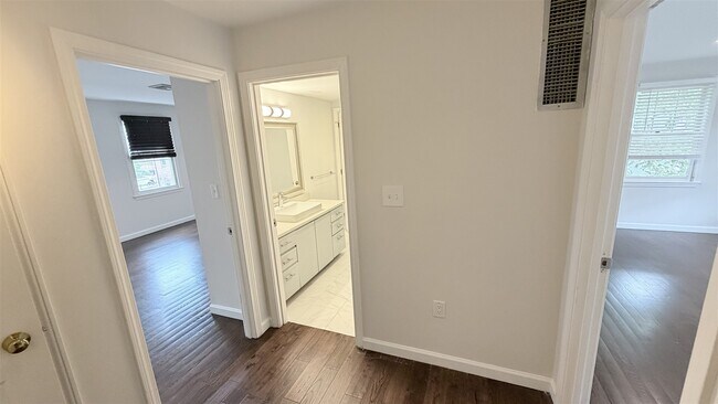 Photo - 2 Glenbrook Ln