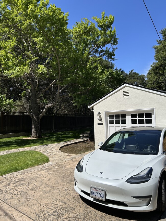 Building Photo - 903 Timothy Ln