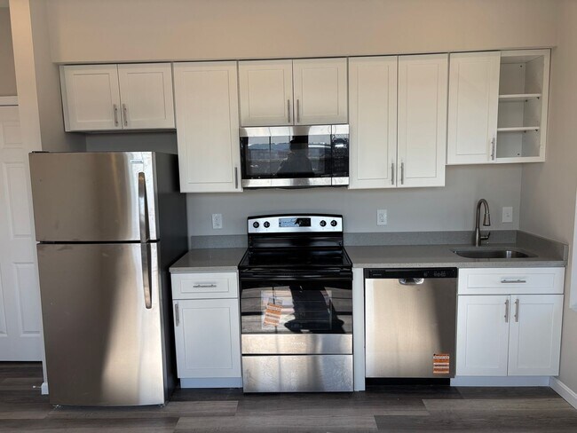 Photo - 1812 H Pl NE Unidad 301