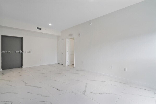 Photo - 420 SW 7th Ave Unit 301