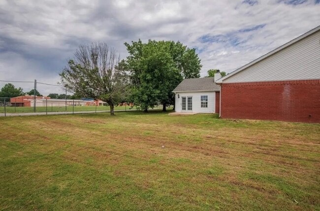 Photo - 1470 Forest St