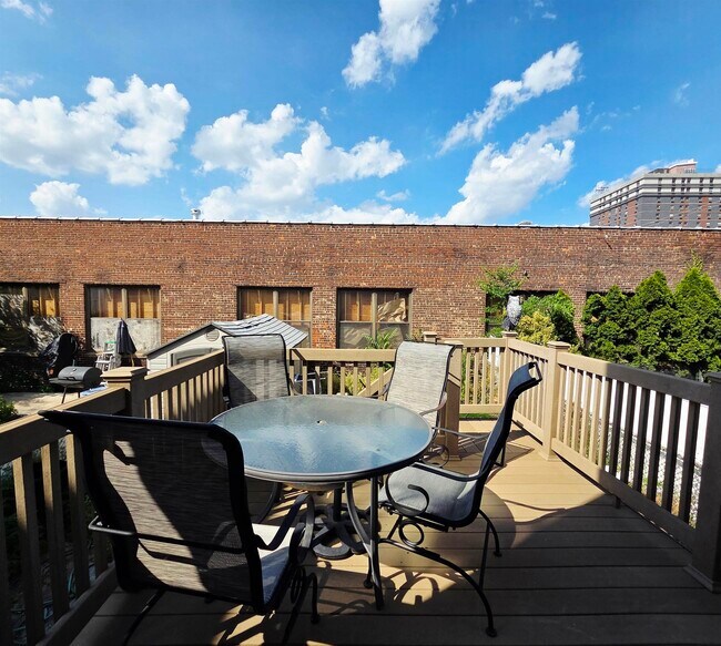 906 20th St Unit 1