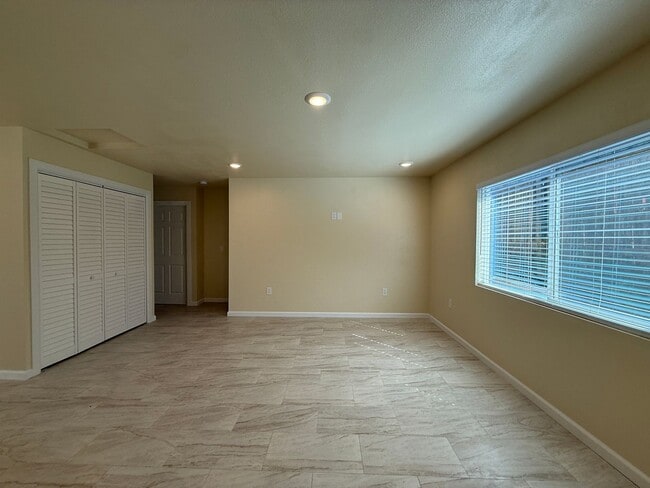 Photo - M12150 Unidad ADU103