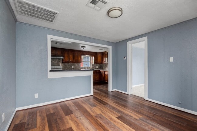 Photo - 3914 Cetti St