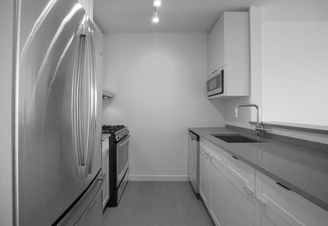 Photo - 420 W 42nd St Unidad 30E