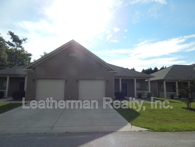 Photo - 408 Senate St