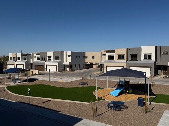 Building Photo - Cortaro Point