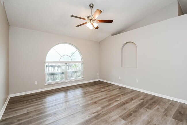 Photo - 223 Bent Oak Loop