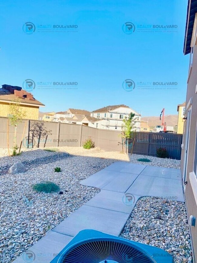 Half Month Free Rent! 4 Bedroom House House Rental in