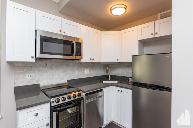 Photo - 648 W Wrightwood Ave Apartments Unit 108405