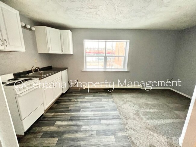 Photo - 115 E Broadway St Unit 115 C