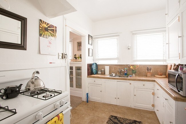 Photo - 717 E 1st St