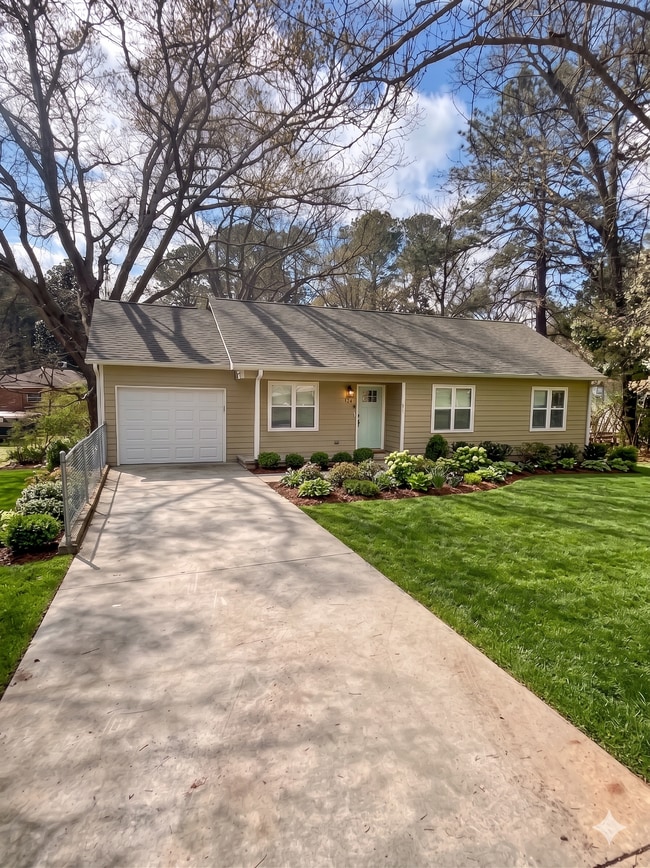 Building Photo - 7223 Lakeview Dr SW