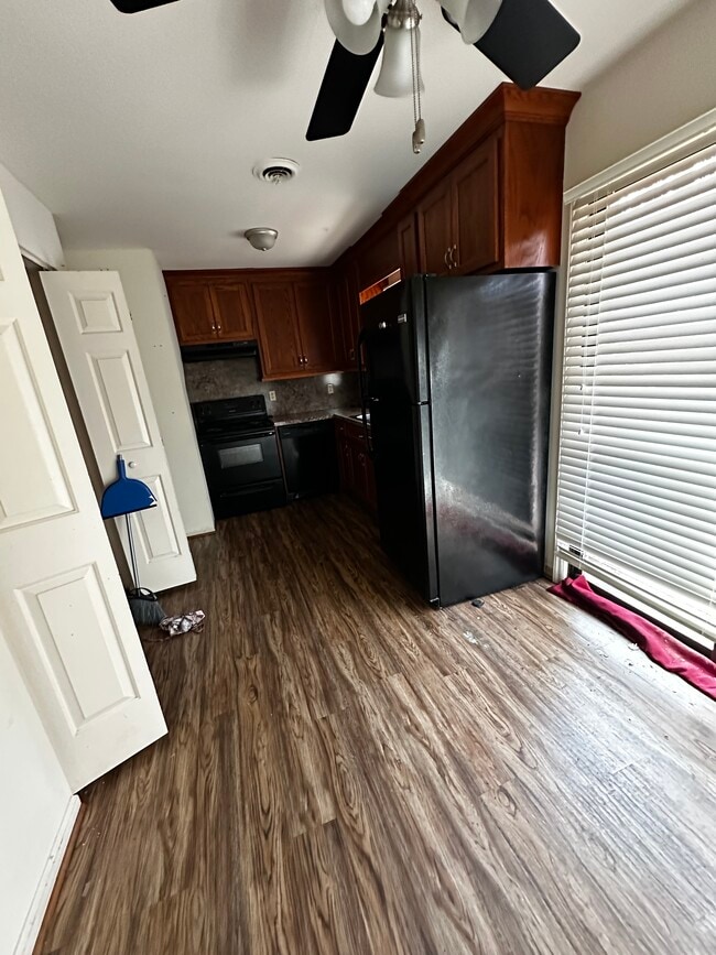 Photo - 930 Banks Rd