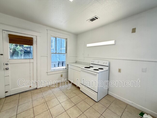 162 Chatsworth St