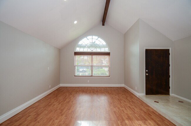 Photo - 2819 Pineleaf Dr