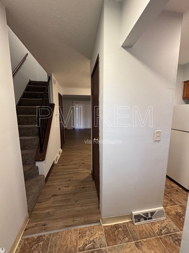 Photo - 2803 Kipling Ave NW