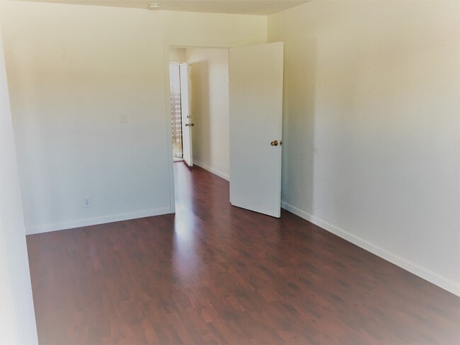 Building Photo - 928 Adams St Unit # 3