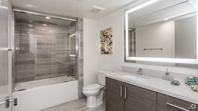 2BR, 2BA - 1050 SF