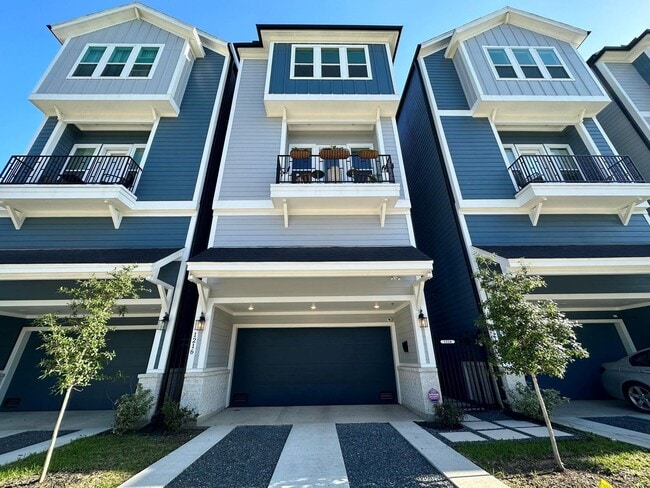 Building Photo - 1216 W 21st St