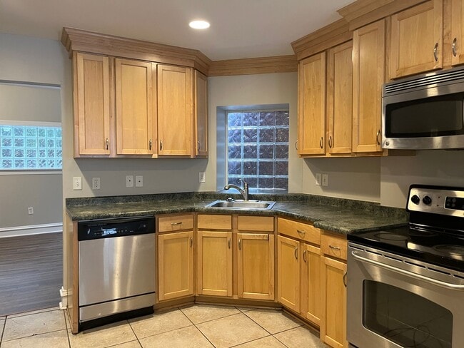 Photo - Spacious 4 Bedroom House in Southside Flats!